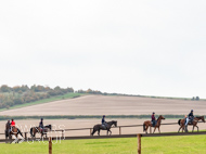 AK021025-33 - Alan King Stable Visit